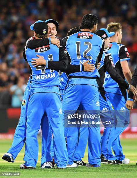 Adelaide Strikers celebrate after winning off the last ball during the Big Bash League match between the Adelaide Strikers and the Melbourne...