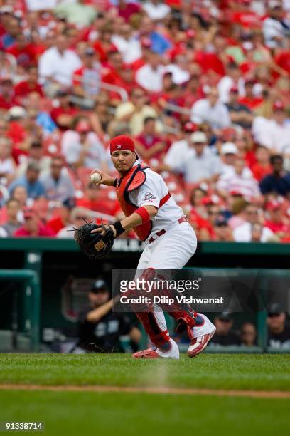 Yadier Molina of the St. Louis Cardinals throws to first base against the Florida Marlins on September 16, 2009 at Busch Stadium in St. Louis,...