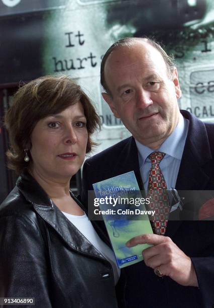 Actress Lynda Bellingham launches a campaign against domestic violence with Metroplitan Police Commissioner Sir John Stevens, 30th October 2000.