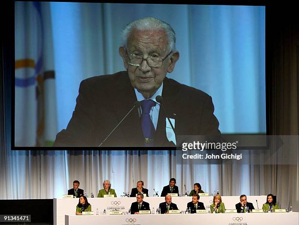 Honorary life president Juan Antonio Samaranch addresses IOC members during the Madrid 2016 presentation on October 2, 2009 at the Bella Centre in...