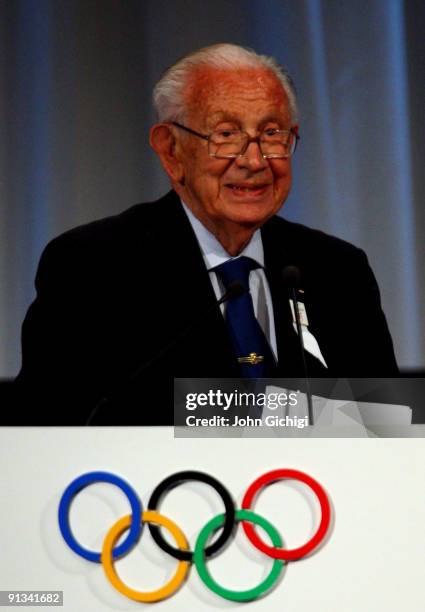 Honorary life president Juan Antonio Samaranch addresses IOC members during the Madrid 2016 presentation on October 2, 2009 at the Bella Centre in...