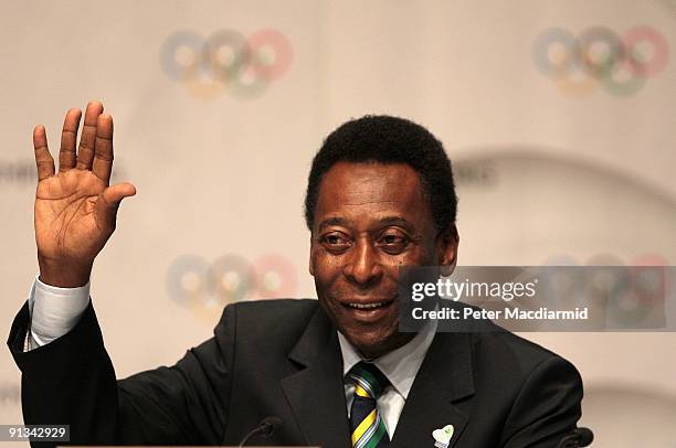 Brazilian football legend Pele gestures during a press conference after the Rio 2016 presentation on October 2, 2009 at the Bella Centre in...