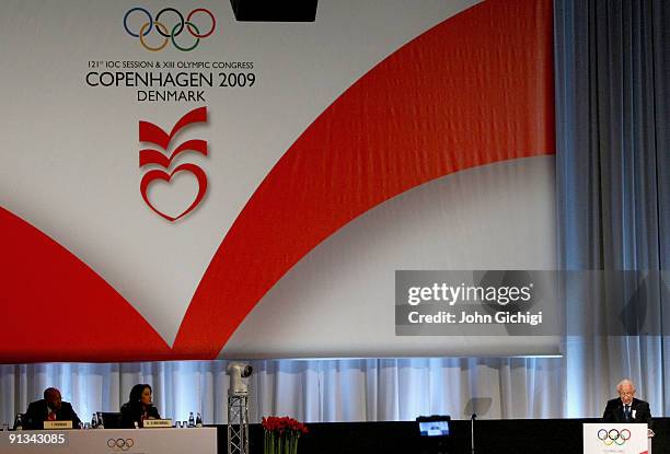 Honorary life president Juan Antonio Samaranch addresses IOC members during the Madrid 2016 presentation on October 2, 2009 at the Bella Centre in...