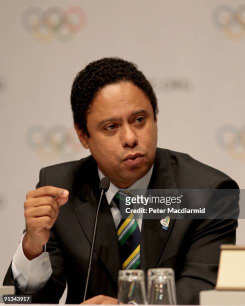 Brazilian Minister of Sport Orlando Silva gestures during a press conference after the Rio 2016 presentation on October 2, 2009 at the Bella Centre...