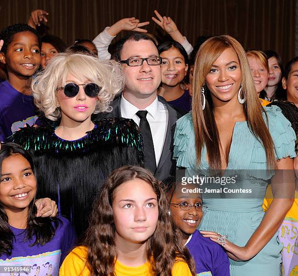 Musician Lady Gaga, Billboard Magazine Editor and Cheif Bill Werde and singer Beyonce pose the childrens chorous from P.S. 22 at Billboard's 4th...