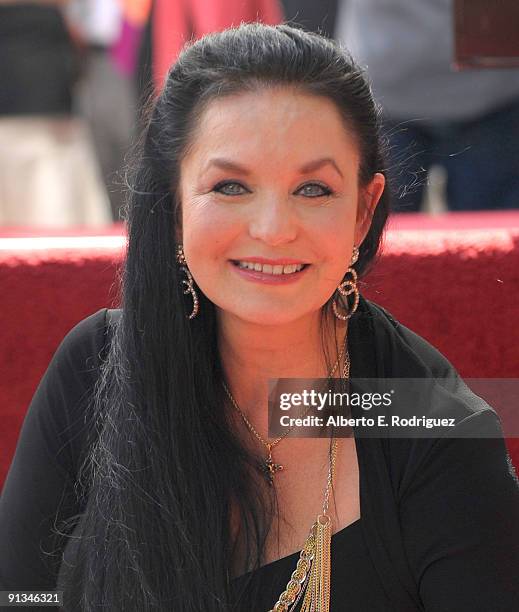 Singer Crystal Gayle poses at the star ceremony honoring Crystal Gayle on October 2, 2009 in Hollywood, California.