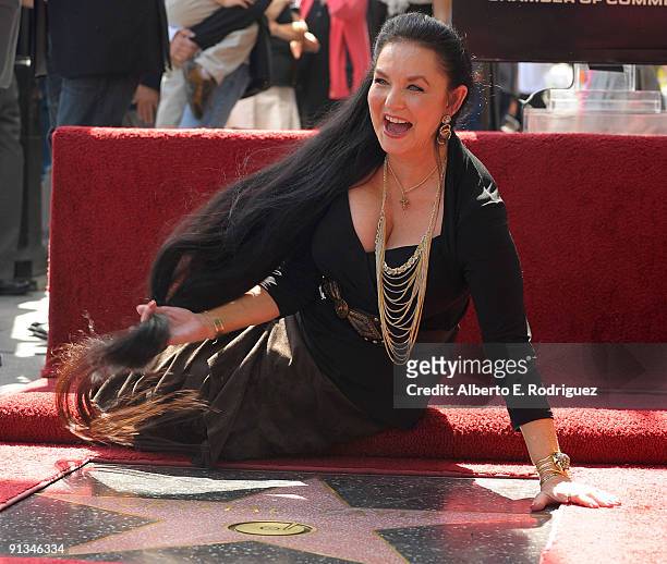 Singer Crystal Gayle poses at the star ceremony honoring Crystal Gayle on October 2, 2009 in Hollywood, California.