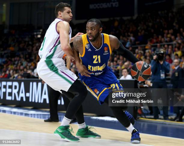 James Anderson, #21 of Khimki Moscow Region competes with Adam Waczynski, #21 of Unicaja Malaga in action during the 2017/2018 Turkish Airlines...