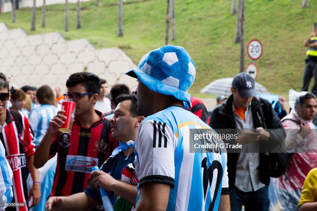 Argentinian fans going to match in the World Cup 2014