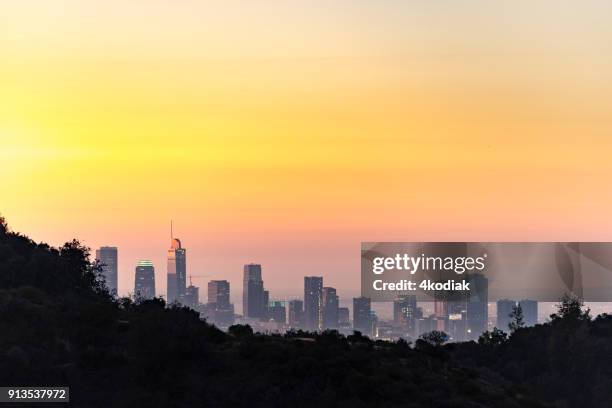 los angeles skyline at dawn looking from mt hollywood - hollywood hill stock pictures, royalty-free photos & images