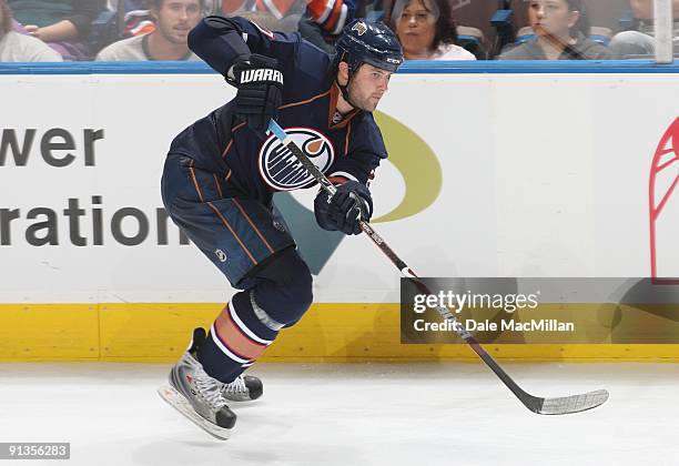 Dustin Penner of the Edmonton Oilers skates against the New York Islanders on September 16, 2009 at Rexall Place in Edmonton, Alberta, Canada. The...