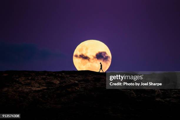 walking on the moon - supermoon 個照片及圖片檔