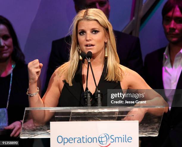 Jessica Simpson attends the Operation Smile's 8th Annual Smile Gala at The Beverly Hilton Hotel on October 2, 2009 in Beverly Hills, California.