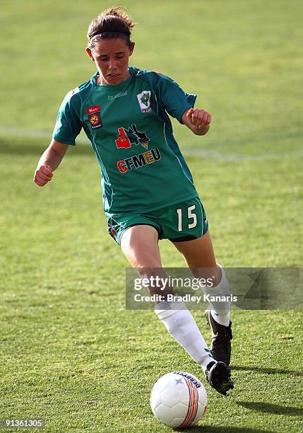 Nicole Sykes of United controls the ball during the round one W-League match between the Brisbane Roar and Canberra United at Ballymore Stadium on...