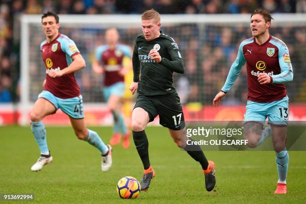 Manchester City's Belgian midfielder Kevin De Bruyne runs with the ball chased by Burnley's Irish midfielder Jeff Hendrick and Burnley's English...