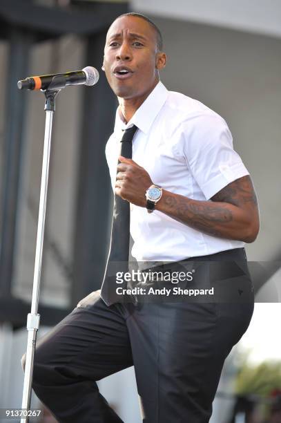Raphael Saadiq performs on stage on Day 1 of Austin City Limits Festival 2009 at Zilker Park on October 2, 2009 in Austin, Texas.