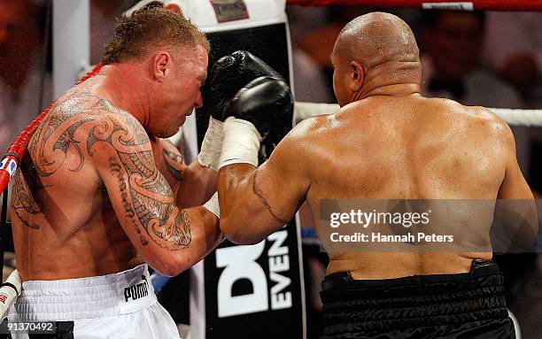 David Tua and Shane Cameron exchange blows during their heavyweight fight at Mystery Creek on October 3, 2009 in Hamilton, New Zealand.