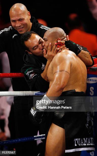 David Tua celebrates after knocking out Shane Cameron during their heavyweight fight at Mystery Creek on October 3, 2009 in Hamilton, New Zealand.