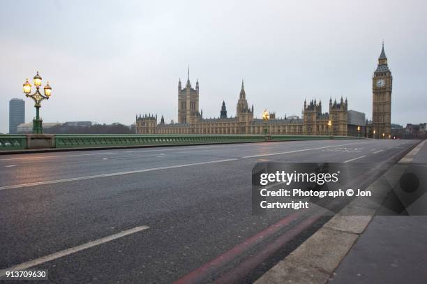 deserted westminster bridge - westminster bridge stock pictures, royalty-free photos & images