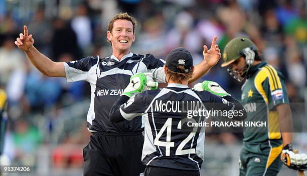 Ian Butler 369 Ian Butler Cricket Stock Photos, High-Res Pictures, and Images ...