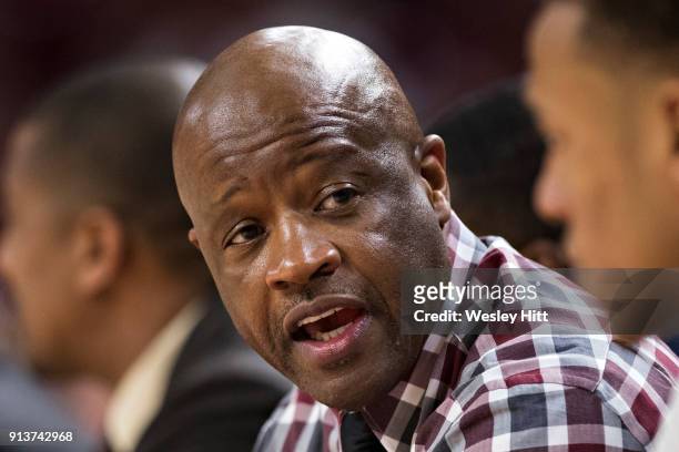 Head Coach Mike Anderson talks on the bench with Daniel Gafford of the Arkansas Razorbacks during a game against the Oklahoma State Cowboys at Bud...