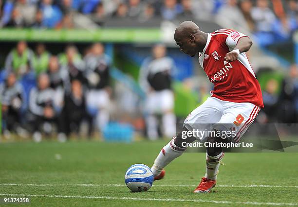 Leroy Lita of Middlesbrough scores their second goal during the Coca-Cola Championship match between Reading and Middlesbrough at the Madejski...