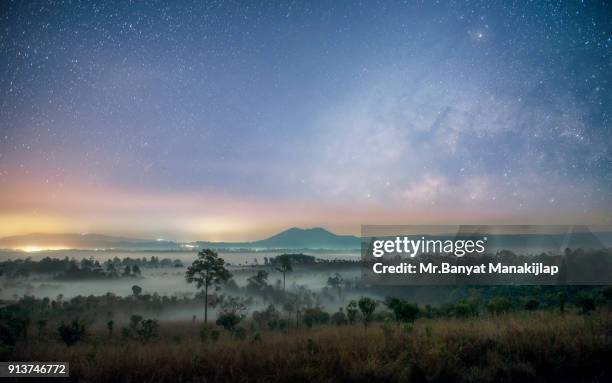 the milky way on thung salang luang national park phetchabun - phitsanulok province stock pictures, royalty-free photos & images