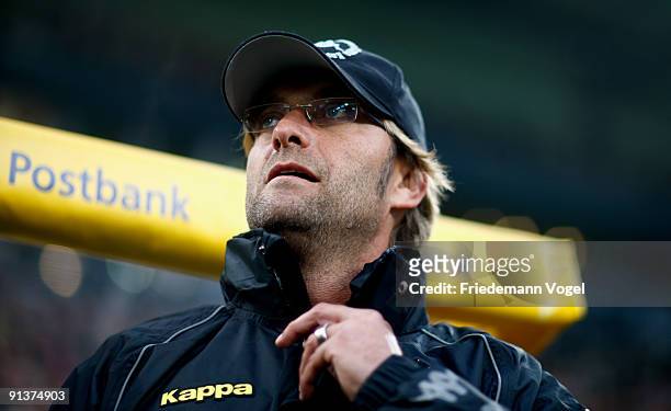 Head coach Juergen Klopp of Dortmund looks on during the Bundesliga match between Borussia Moenchengladbach and Borussia Dortmund at Borussia Park...