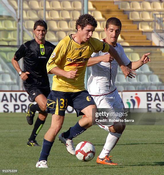 Andrea Catellani of Modena FC competes for the ball with Suarez Carlos Valdez of Reggina Calcio during the match of Serie B between Modena FC and...