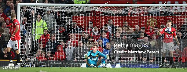Ben Foster of Manchester United shows his disappointment at conceding a second goal to Sunderland during the Barclays Premier League match between...