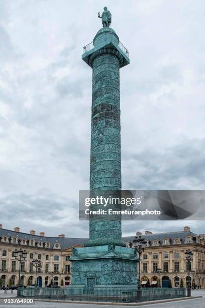 napoleon bonaparte monument in vendome square,paris. - praça vendome - fotografias e filmes do acervo