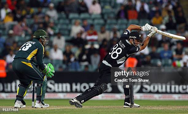 Grant Elliott of New Zealand hits out during the ICC Champions Trophy 2nd Semi Final match between New Zealand and Pakistan played at Wanderers...