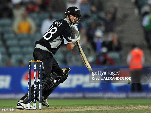 New Zealand's batsman Grant Elliott plays a shot during ICC Champions Trophy 2nd semi-final between Pakistan and New Zealand at The New Wanderers...