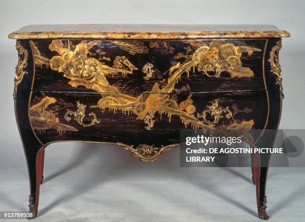 Louis XV style commode, decorated with black and gold Japanese lacquer and purple marble top 5x130x64cm, France, 18th century.