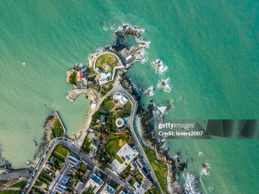 Vista aérea de los cuarenta pies, Sandycove, Dun Laoighaire, Dublín, Irlanda.