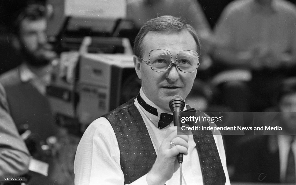 Alex Higgins and Dennis Taylor, March 1990