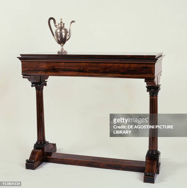 Inlaid rosewood planter with boxwood stringing, including a zinc-coated basin and extractable flower vase, Charles X's time, France, 19th century.