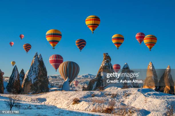 hot air ballooning in cappadocia,nevsehir,central anatolia of turkey - cappadocië stockfoto's en -beelden