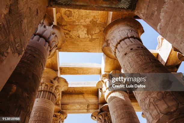 kom ombo temple - aswan fotografías e imágenes de stock