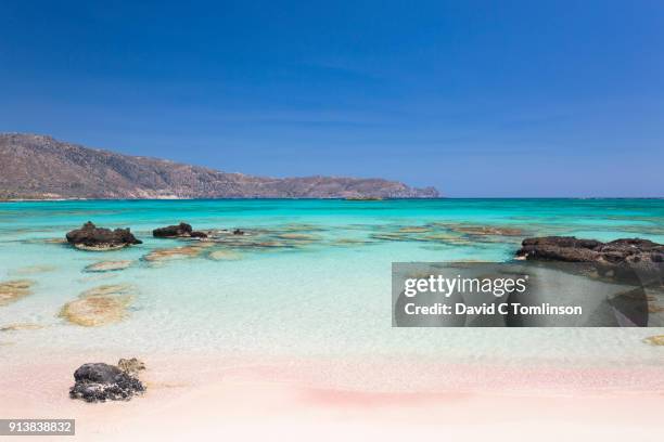 view across the libyan sea from pink sand beach, elafonisi, crete, greece - crète photos et images de collection