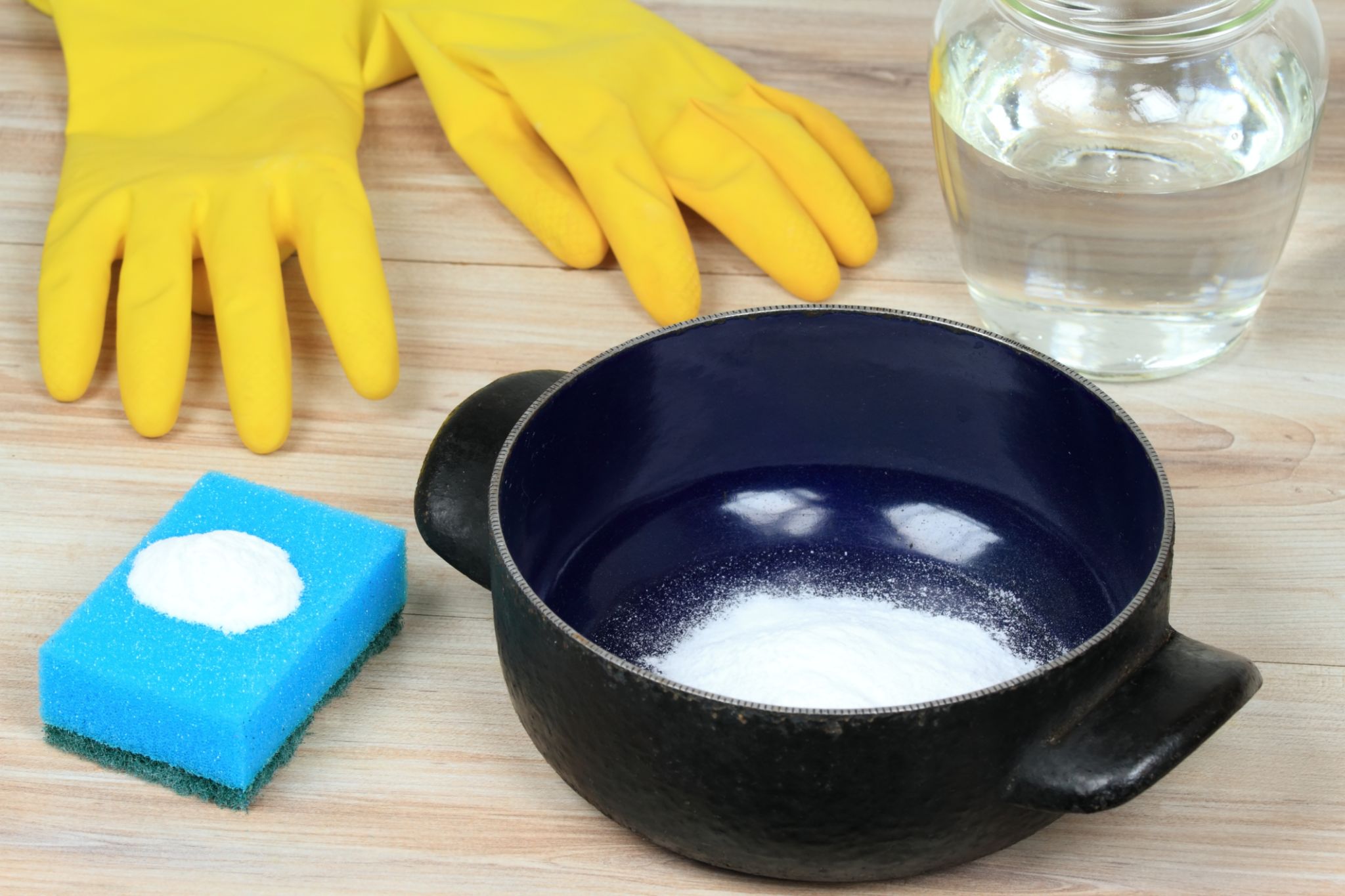 Eco friendly natural cleaners for burnt meal in a pot Eco friendly natural cleaners for burnt meal in a pot