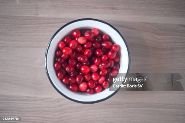 bowl full of cranberries - cranberry sauce stock pictures, royalty-free photos & images