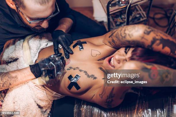 mijn lichaam, mijn kunstwerk - tattoo design stockfoto's en -beelden