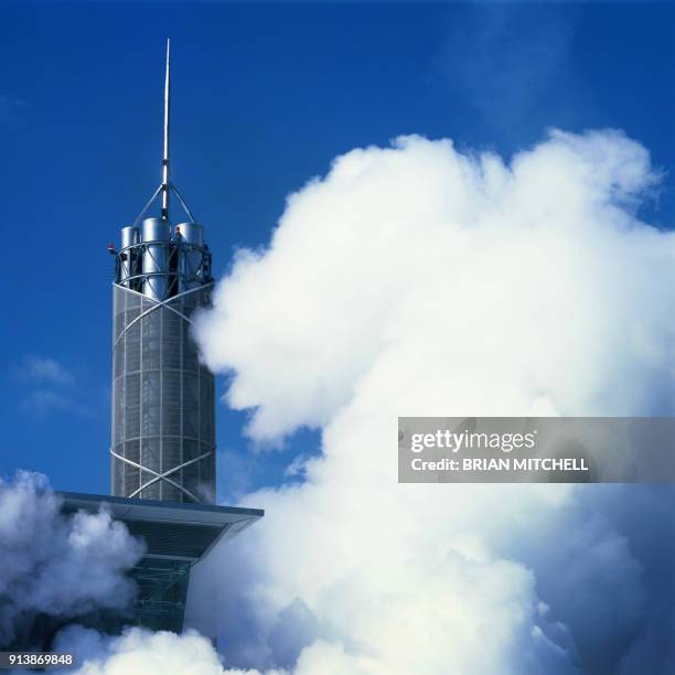 exhaust chimney of an 88 megawatt combined cycle gas turbine (ccgt) power station - gasturbine stockfoto's en -beelden