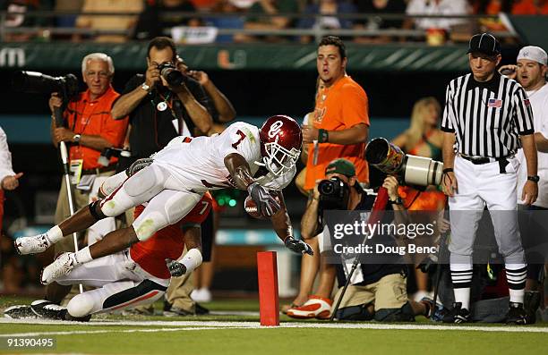 Running back DeMarco Murray of the Oklahoma Sooners dives for the end-zone but comes up short as he is taken out of bounds by defensive back Vaughn...