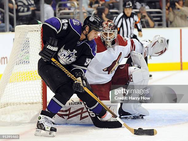 Ryan Smyth of the Los Angeles Kings controls the puck in front of Ilya Bryzgalov of the Phoenix Coyotes during the second period at the Staples...