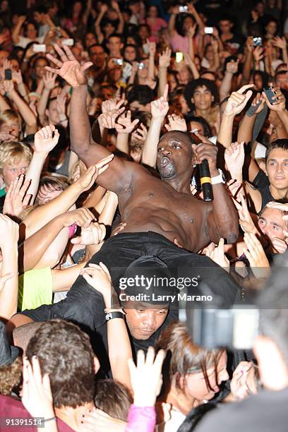 Akon stage dives into the croud as he performs at the Think Pink Rocks Concert to benefit breast cancer charities on October 3, 2009 in Boca Raton,...