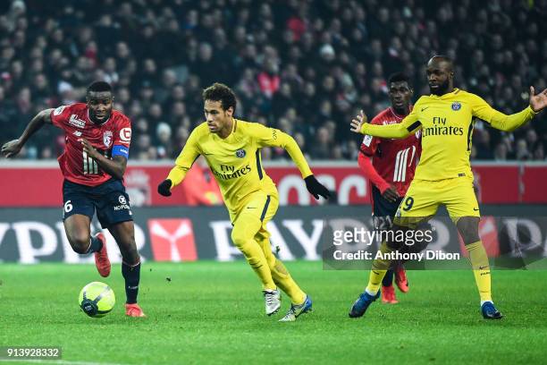 Ibrahim Amadou of Lille, Neymar Jr and Lassana Diarra of PSG during the Ligue 1 match between Lille OSC and Paris Saint Germain PSG at Stade Pierre...