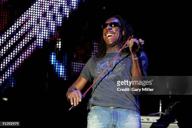 Musician Boyd Tinsley performs with the Dave Matthews Band during the Austin City Limits Music Festival at Zilker Park on October 3, 2009 in Austin,...