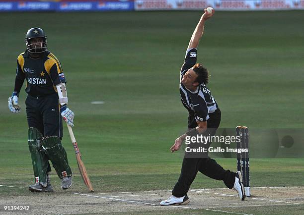 Shane Bond of New Zealand bowling during the ICC Champions Trophy semi final match between New Zealand and Pakistan from Liberty Life Wanderers on...